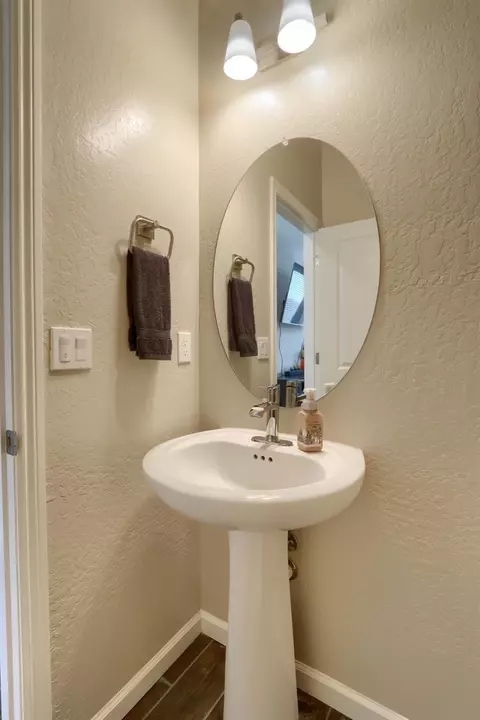Bath - 1108 W Encore Way W, Madera, CA 93636 photo 1 of 5