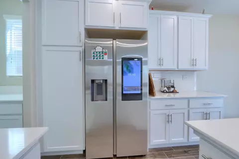 Kitchen - 1108 W Encore Way W, Madera, CA 93636 photo 4 of 6