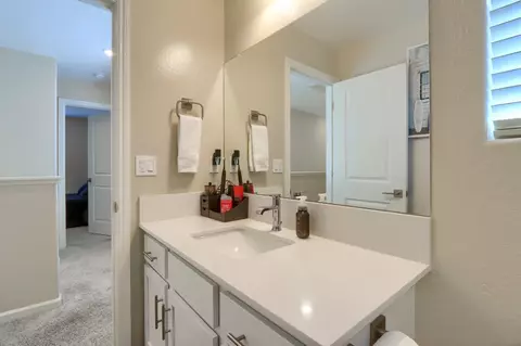 Bath - 1108 W Encore Way W, Madera, CA 93636 photo 3 of 5