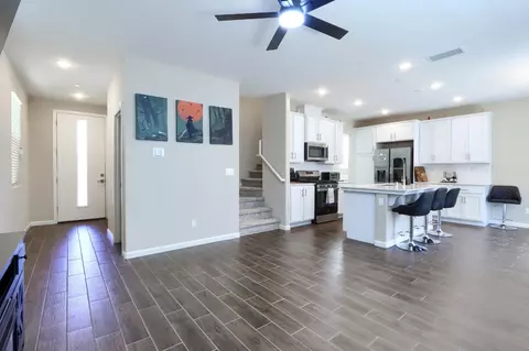 Entry Way - 1108 W Encore Way W, Madera, CA 93636 photo 2 of 4