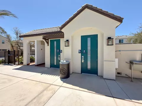 Exterior - 1108 W Encore Way W, Madera, CA 93636 photo 7 of 8