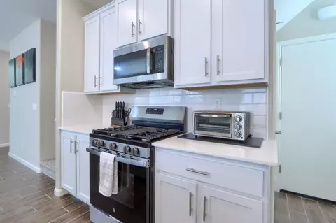 Kitchen - 1108 W Encore Way W, Madera, CA 93636 photo 3 of 6