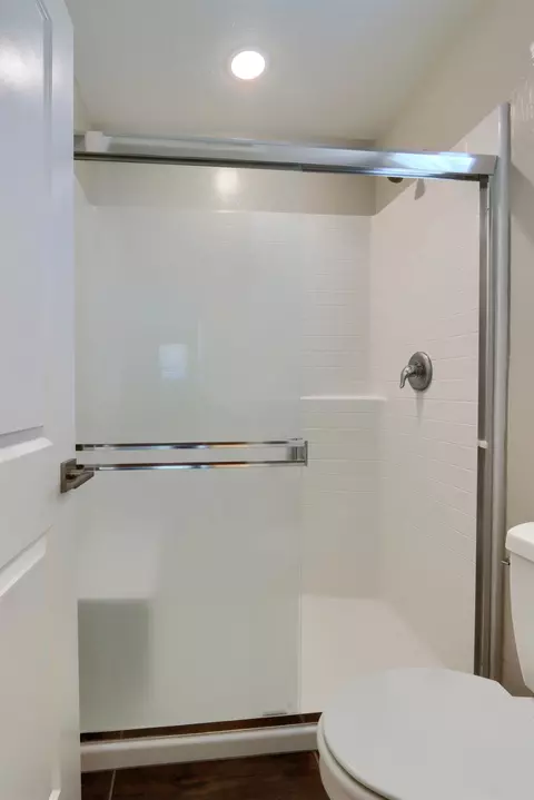 Bath - 1108 W Encore Way W, Madera, CA 93636 photo 5 of 5