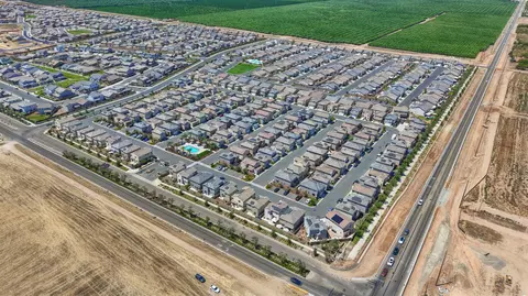 View/Area - 1108 W Encore Way W, Madera, CA 93636 photo 3 of 4