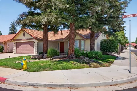 Exterior - 2539 Stuart Ave, Clovis, CA 93611 photo 8 of 9