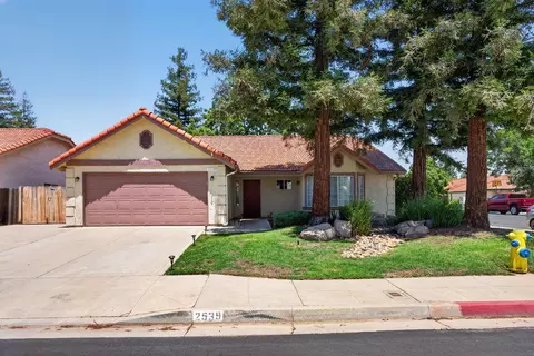 2539 Stuart Ave, Clovis, CA 93611