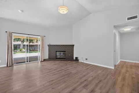 Living - 2539 Stuart Ave, Clovis, CA 93611 photo 6 of 8