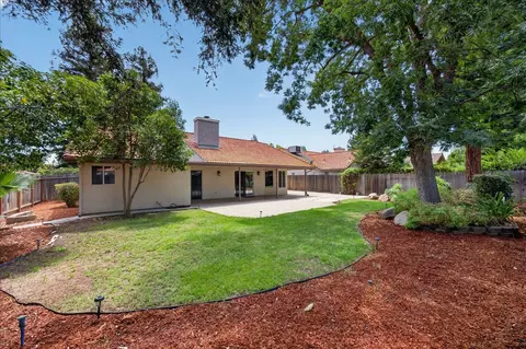 Exterior - 2539 Stuart Ave, Clovis, CA 93611 photo 3 of 9