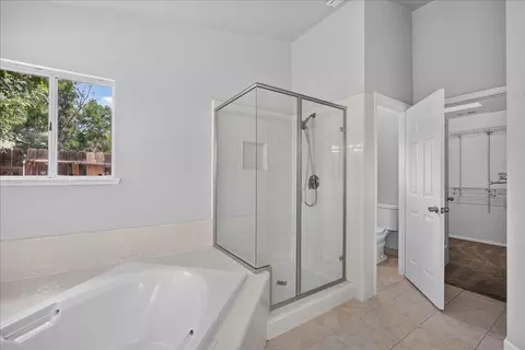 Bath - 2539 Stuart Ave, Clovis, CA 93611 photo 3 of 8