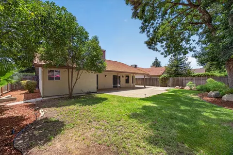 Exterior - 2539 Stuart Ave, Clovis, CA 93611 photo 6 of 9