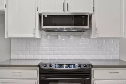 Kitchen - 2539 Stuart Ave, Clovis, CA 93611 photo 2 of 3