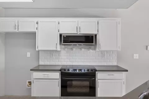 Kitchen - 2539 Stuart Ave, Clovis, CA 93611 photo 1 of 3