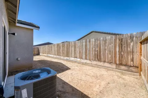 Exterior - 1069 Wolverton Way W, Madera, CA 93636 photo 7 of 9