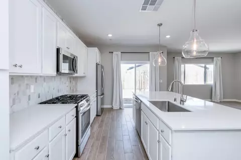 Kitchen - 1069 Wolverton Way W, Madera, CA 93636 photo 5 of 5