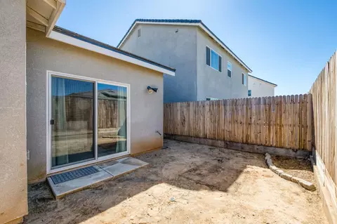 Exterior - 1069 Wolverton Way W, Madera, CA 93636 photo 4 of 9