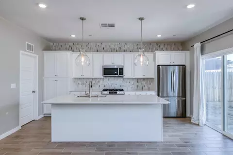 Kitchen - 1069 Wolverton Way W, Madera, CA 93636 photo 1 of 5
