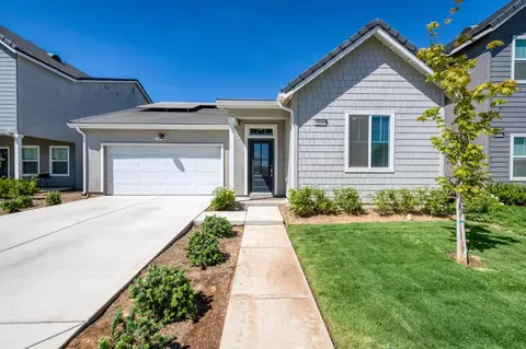 Exterior - 1069 Wolverton Way W, Madera, CA 93636 photo 2 of 9
