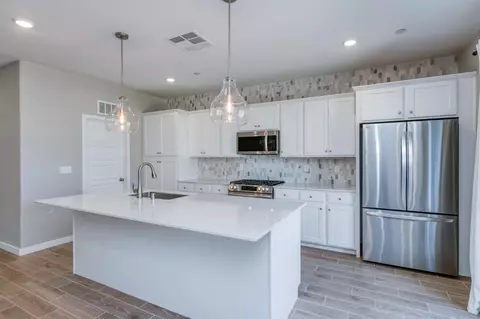 Kitchen - 1069 Wolverton Way W, Madera, CA 93636 photo 3 of 5