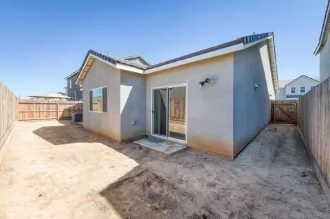 Exterior - 1069 Wolverton Way W, Madera, CA 93636 photo 8 of 9