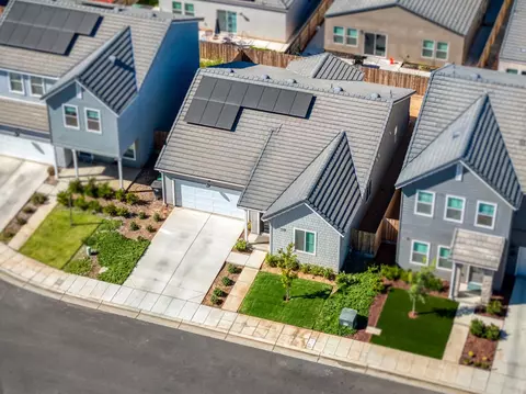 View/Area - 1069 Wolverton Way W, Madera, CA 93636 photo 1 of 7