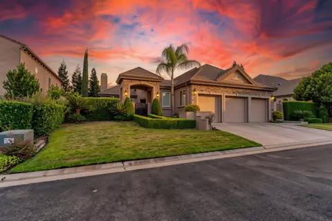 10788 N Golden Eagle Dr, Fresno, CA 93730
