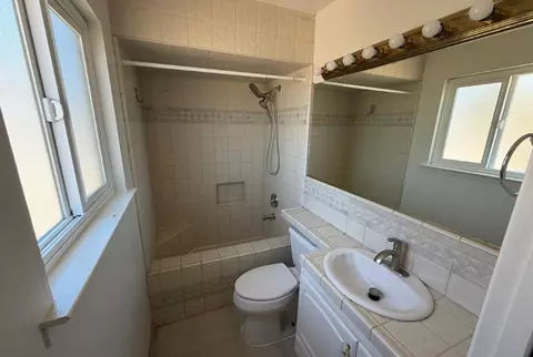Bath - 3337 Stanford Ave, Clovis, CA 93611 photo 4 of 4