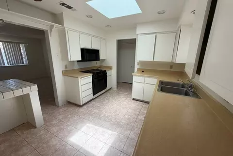 Kitchen - 3337 Stanford Ave, Clovis, CA 93611 photo 2 of 5