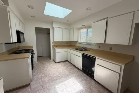 Kitchen - 3337 Stanford Ave, Clovis, CA 93611 photo 1 of 5