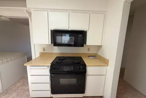 Kitchen - 3337 Stanford Ave, Clovis, CA 93611 photo 4 of 5