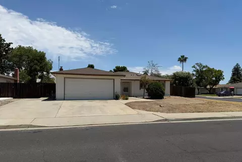 3337 Stanford Ave, Clovis, CA 93611