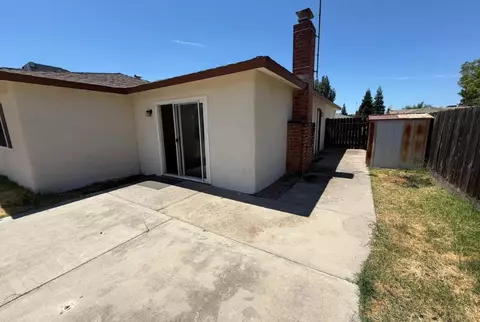 Exterior - 3337 Stanford Ave, Clovis, CA 93611 photo 3 of 4