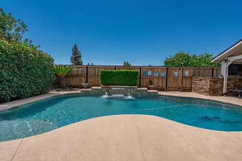 Exterior - 1670 N Filbert Ave, Clovis, CA 93619 photo 7 of 8