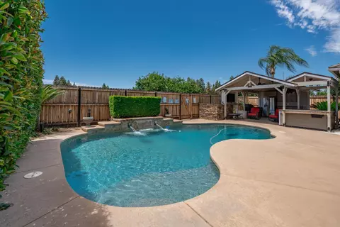 Exterior - 1670 N Filbert Ave, Clovis, CA 93619 photo 3 of 8