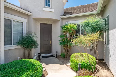 Entry Way - 1670 N Filbert Ave, Clovis, CA 93619 photo 1 of 6