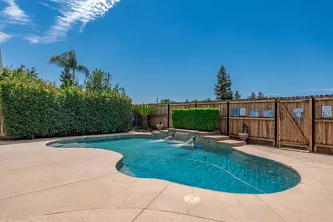 Exterior - 1670 N Filbert Ave, Clovis, CA 93619 photo 6 of 8