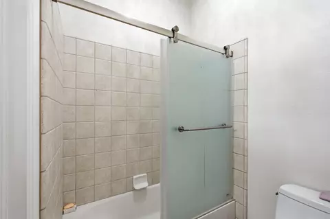 Bath - 1670 N Filbert Ave, Clovis, CA 93619 photo 4 of 4