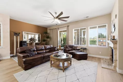 Living - 1670 N Filbert Ave, Clovis, CA 93619 photo 1 of 2