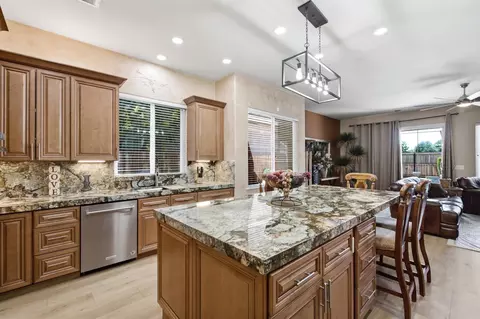Kitchen - 1670 N Filbert Ave, Clovis, CA 93619 photo 2 of 6