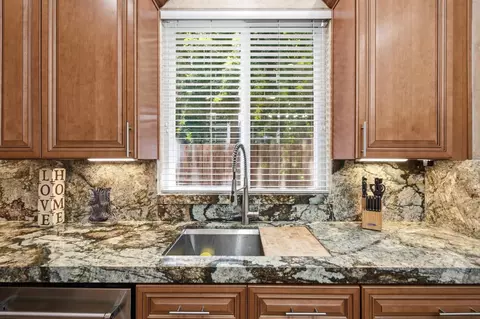 Kitchen - 1670 N Filbert Ave, Clovis, CA 93619 photo 5 of 6