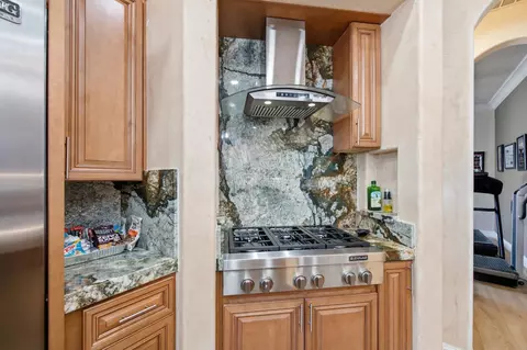 Kitchen - 1670 N Filbert Ave, Clovis, CA 93619 photo 4 of 6