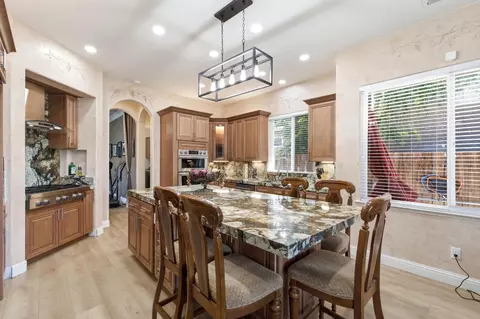 Kitchen - 1670 N Filbert Ave, Clovis, CA 93619 photo 3 of 6