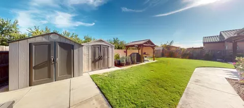 Exterior - 16149 W Ashli Ave, Kerman, CA 93630 photo 8 of 9