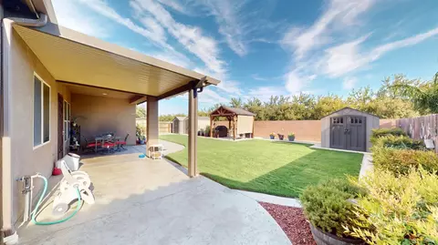Exterior - 16149 W Ashli Ave, Kerman, CA 93630 photo 5 of 9