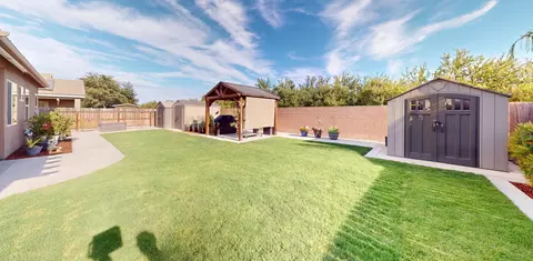Exterior - 16149 W Ashli Ave, Kerman, CA 93630 photo 6 of 9
