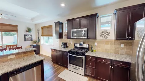 Kitchen - 16149 W Ashli Ave, Kerman, CA 93630 photo 5 of 6