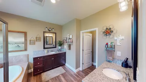 Bath - 16149 W Ashli Ave, Kerman, CA 93630 photo 1 of 3