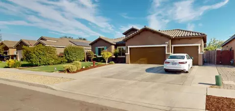 Exterior - 16149 W Ashli Ave, Kerman, CA 93630 photo 3 of 9
