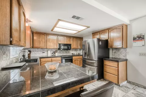 Kitchen - 162 N Amber Ave, Clovis, CA 93611 photo 3 of 4