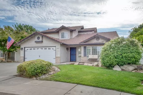 Exterior - 162 N Amber Ave, Clovis, CA 93611 photo 2 of 10