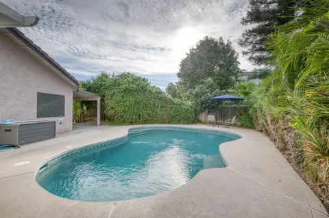 Exterior - 162 N Amber Ave, Clovis, CA 93611 photo 6 of 10
